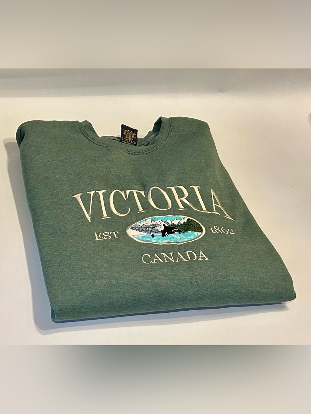 NWT-Victoria Canada embroidered sweatshirt